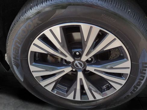Used 2023 Nissan Rogue SV AWD/4WD image 14