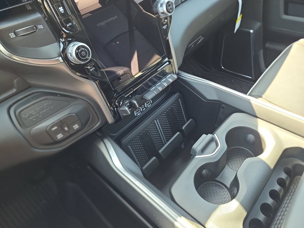 New 2026 RAM 3500 Laramie AWD/4WD image 17