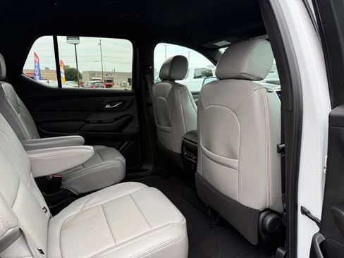Used 2023 Chevrolet Traverse LT AWD/4WD image 19