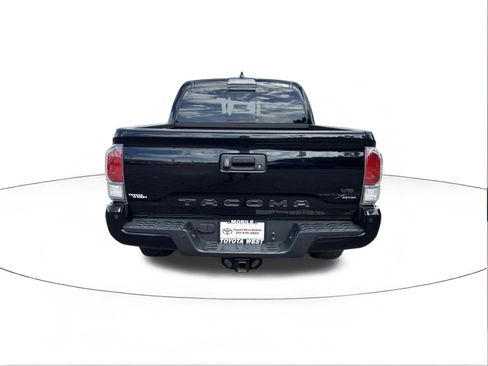 Used 2022 Toyota Tacoma TRD Sport w/ Technology Package RWD image 4