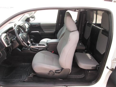 Used 2016 Toyota Tacoma SR5 AWD/4WD image 15