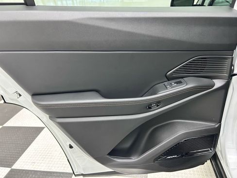 New 2026 Jeep Cherokee Overland image 12