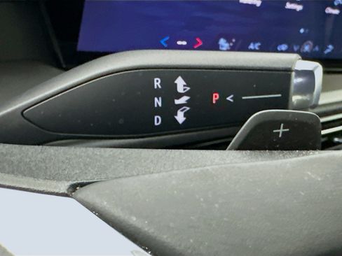 Used 2025 Chevrolet Traverse LT AWD/4WD image 24