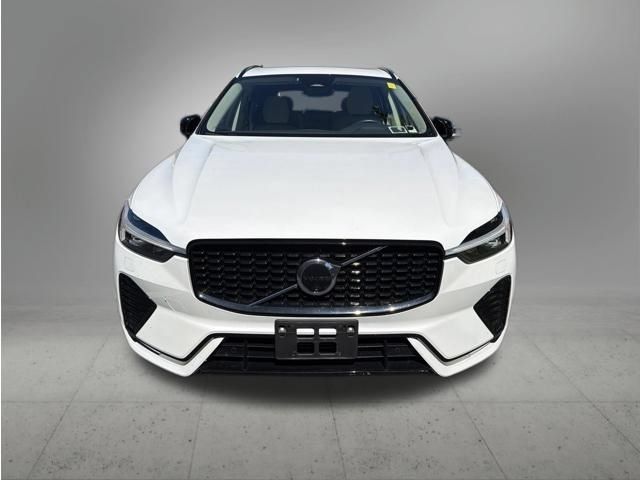 Used 2025 Volvo XC60 B5 Plus w/ Protection Package Premier AWD/4WD image 2