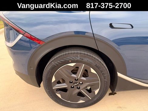 Used 2025 Kia EV6 Light w/ Light LR Technology Package RWD image 9