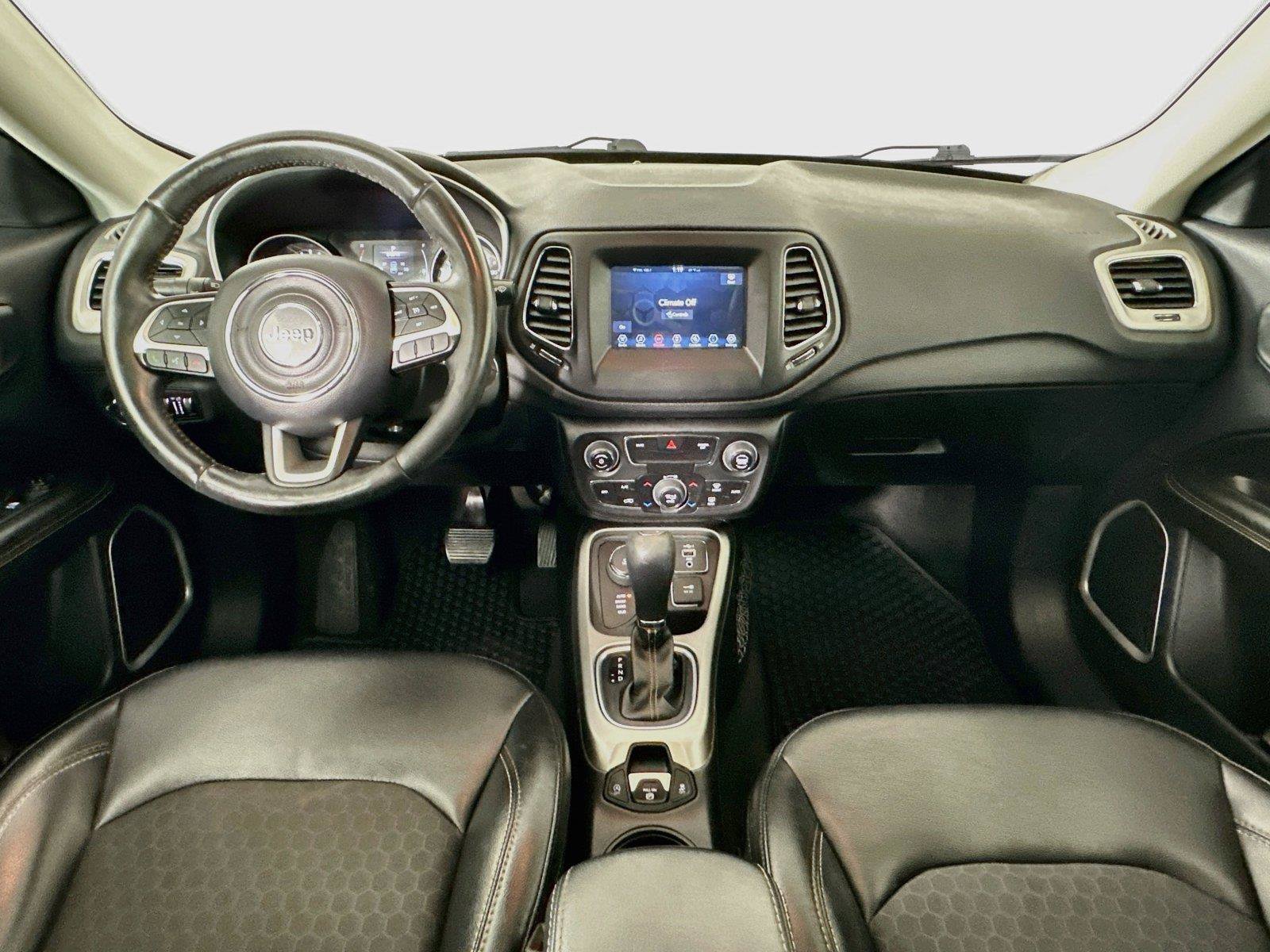 Used 2019 Jeep Compass Latitude w/ Cold Weather Group AWD/4WD image 31