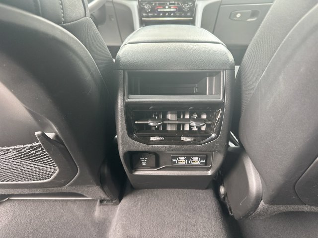 Used 2023 Jeep Grand Cherokee Altitude AWD/4WD image 22