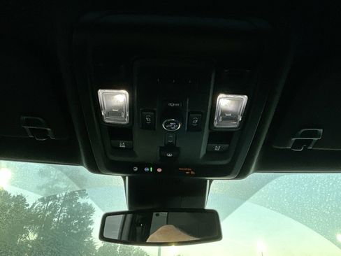 Used 2023 GMC Yukon XL Denali image 29