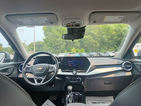 Used 2024 Chevrolet Trax LT w/ Driver Confidence Package FWD image 24