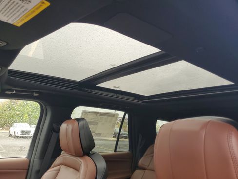 New 2026 Lincoln Navigator Reserve AWD/4WD image 11