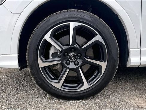 Certified 2025 Audi Q3 2.0T Premium Plus w/ Premium Plus Package AWD/4WD image 9