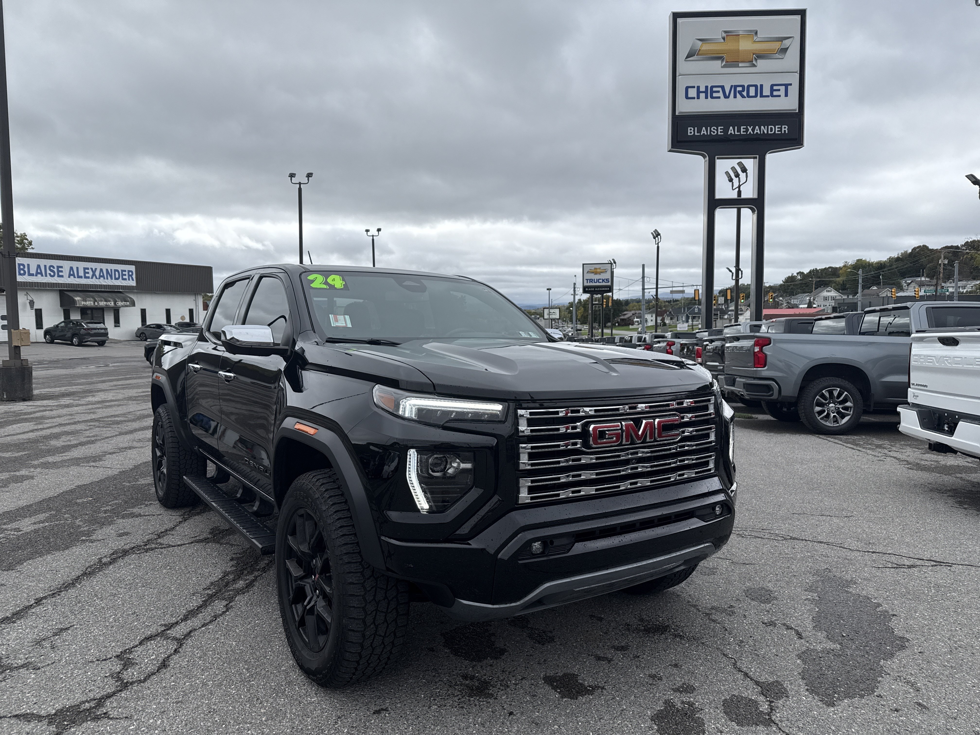 Used 2024 GMC Canyon Denali w/ LPO, Denali Black Edition AWD/4WD image 1