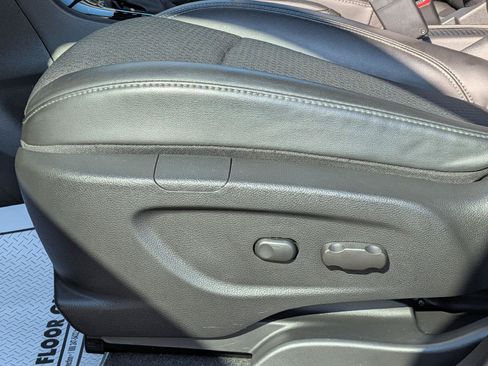 Used 2022 Buick Encore Preferred AWD/4WD image 12
