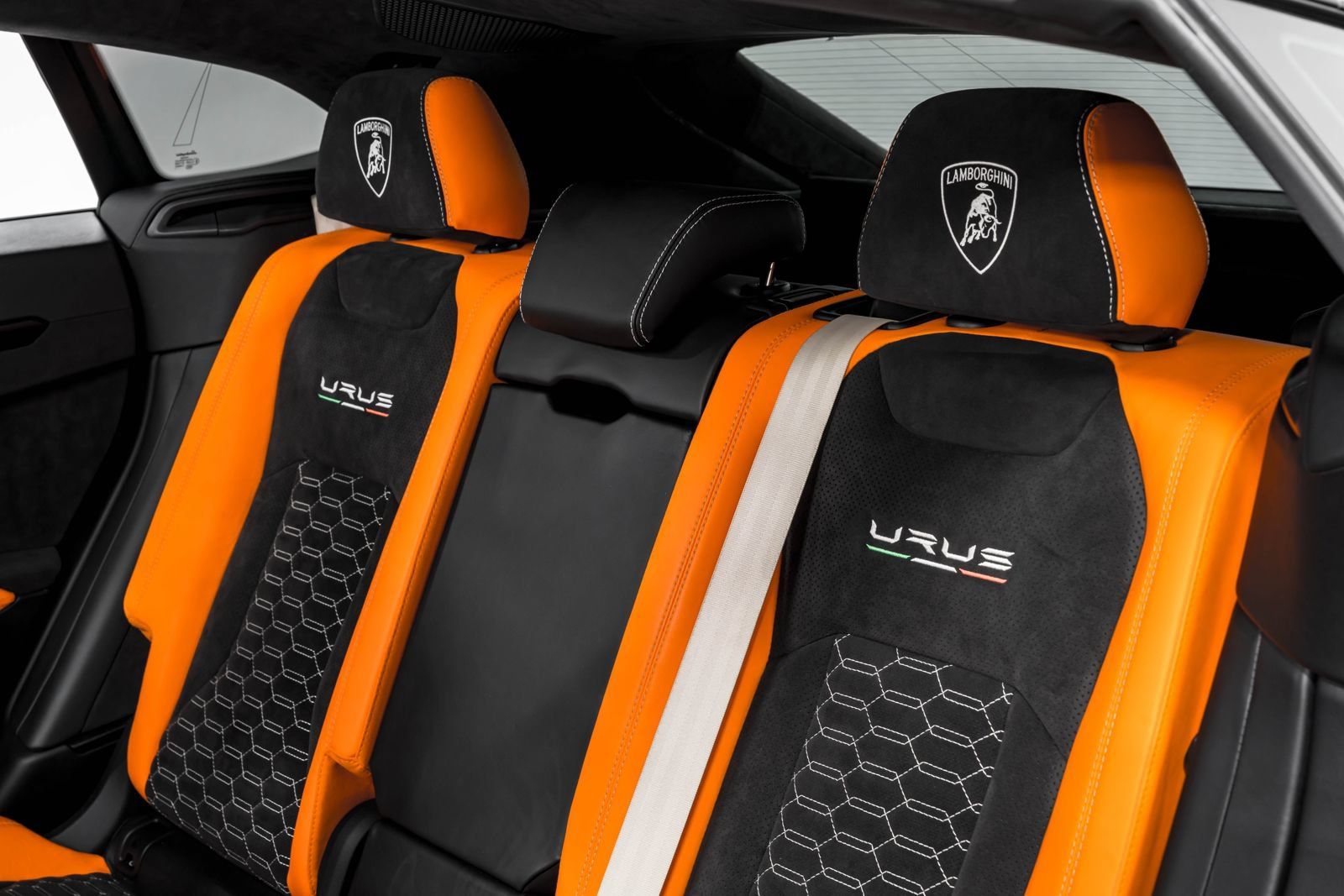 Used 2022 Lamborghini Urus AWD/4WD image 32