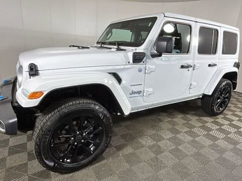Used 2024 Jeep Wrangler Unlimited Sahara AWD/4WD image 7