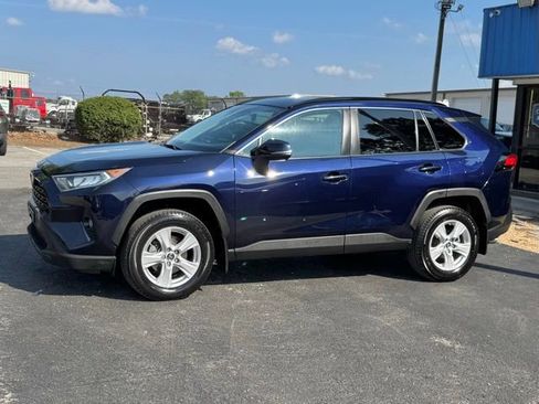 Used 2019 Toyota RAV4 XLE w/ Convenience Package image 4