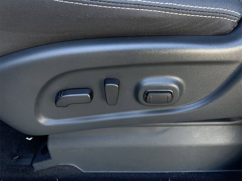 Certified 2024 Nissan Titan SV w/ SV Convenience Package image 25