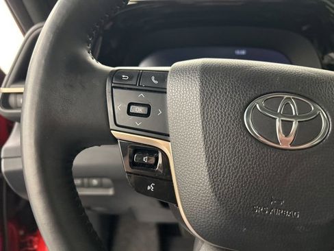 Used 2023 Toyota Crown Limited image 12