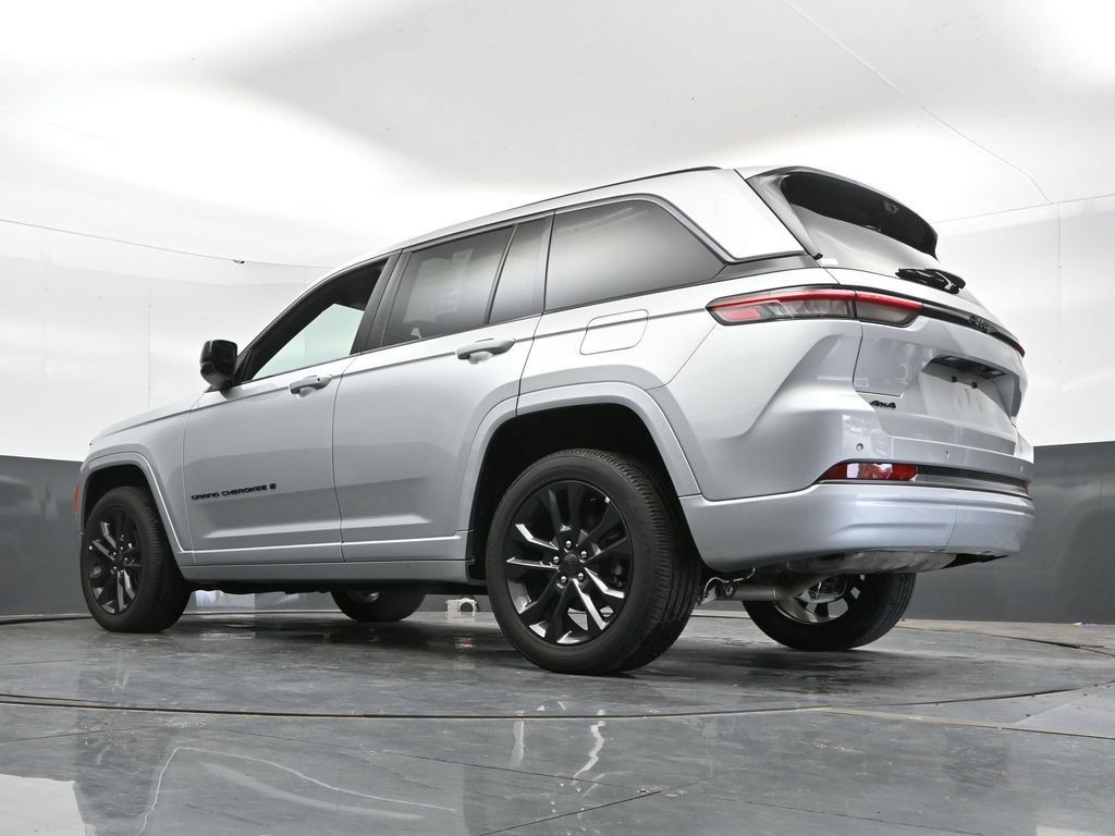Used 2026 Jeep Grand Cherokee Limited AWD/4WD image 47