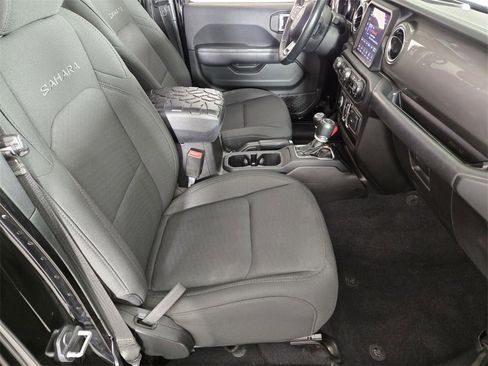 Used 2019 Jeep Wrangler Unlimited Sahara image 19