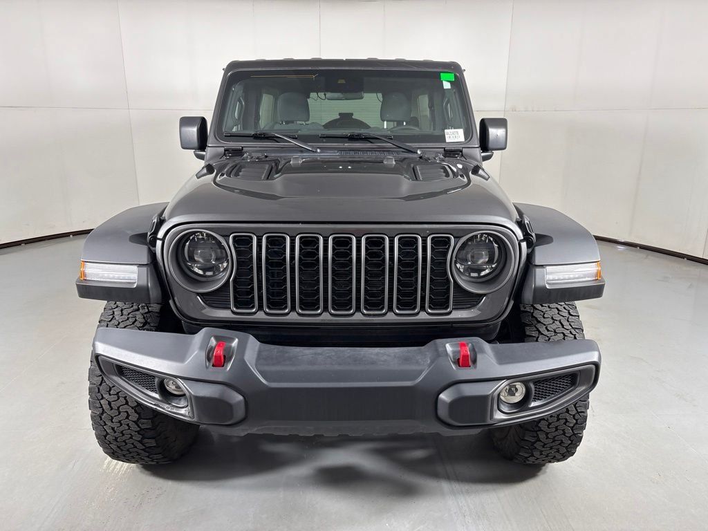 Used 2025 Jeep Wrangler Unlimited Rubicon w/ Convenience Group AWD/4WD image 3
