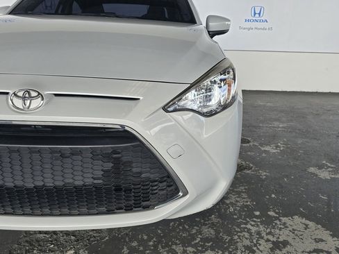 Used 2020 Toyota Yaris LE image 19