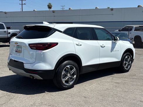Used 2025 Chevrolet Blazer LT FWD image 3