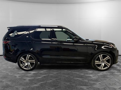 Used 2023 Land Rover Discovery Metropolitan Edition image 6