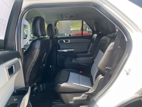 Used 2023 Ford Explorer XLT w/ Equipment Group 202A AWD/4WD image 13