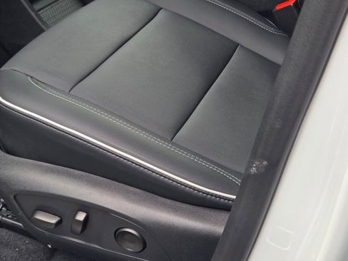 Certified 2025 Buick Enclave Preferred image 25