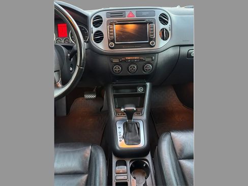 Used 2009 Volkswagen Tiguan SE AWD/4WD image 16