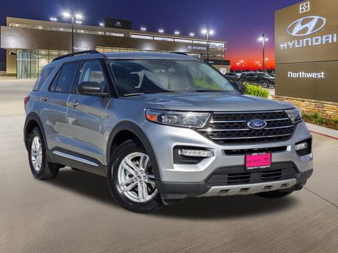 Used 2023 Ford Explorer XLT w/ Equipment Group 202A image 3