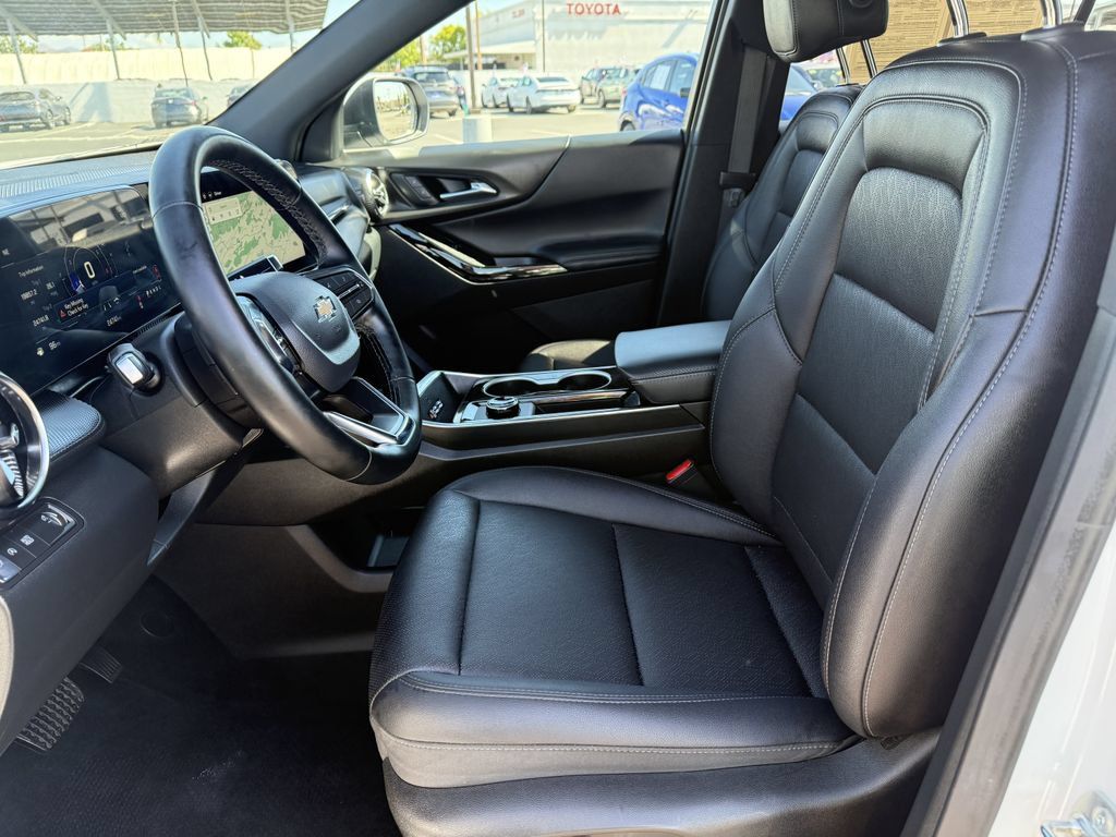 Used 2026 Chevrolet Equinox LT w/ Convenience Package II FWD image 11