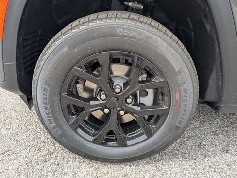 New 2026 Jeep Grand Cherokee Altitude AWD/4WD image 17
