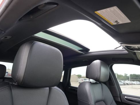 Used 2019 Porsche Macan AWD/4WD image 22