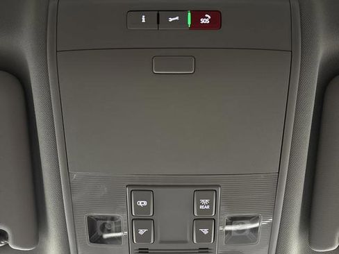 Used 2023 Volkswagen Atlas SE image 24