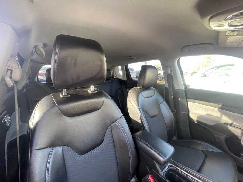 Used 2022 Jeep Compass Latitude w/ Convenience Group AWD/4WD image 4