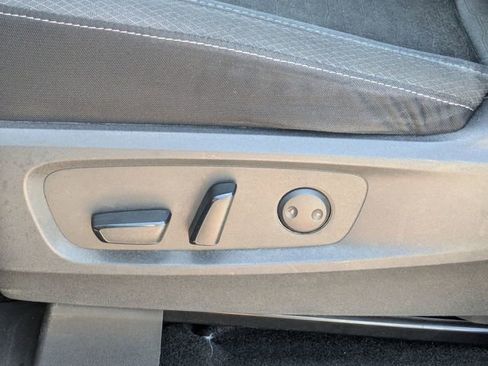 Used 2022 Nissan Pathfinder SV w/ SV Premium Package FWD image 15