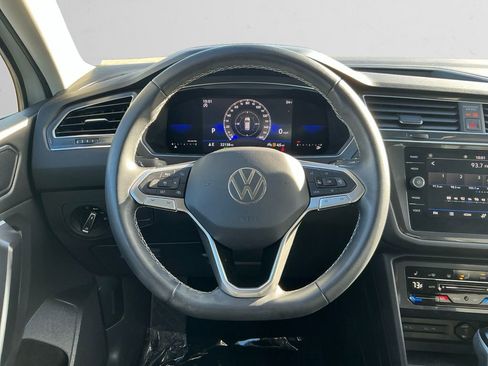 Used 2023 Volkswagen Tiguan SE image 12