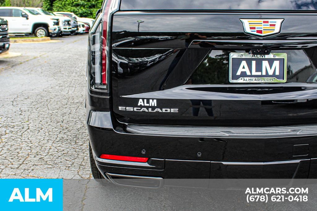 Used 2026 Cadillac Escalade Platinum Sport w/ LPO, Floor Liner Package AWD/4WD image 11