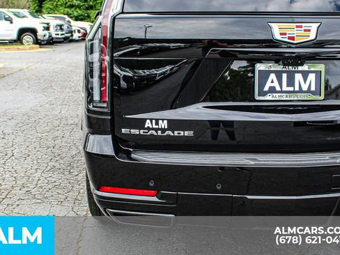Used 2026 Cadillac Escalade Platinum Sport w/ LPO, Floor Liner Package AWD/4WD image 11