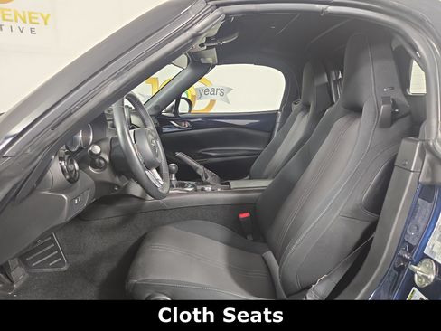Used 2022 MAZDA MX-5 Miata Club RWD image 11