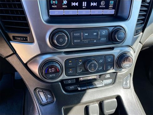 Used 2017 Chevrolet Suburban LT image 15