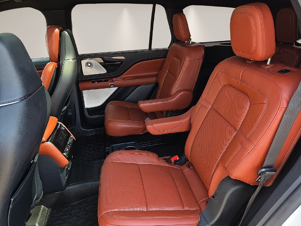 Used 2025 Lincoln Aviator Reserve w/ Equipment Group 201A AWD/4WD image 13