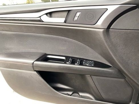 Used 2016 Ford Fusion SE image 13