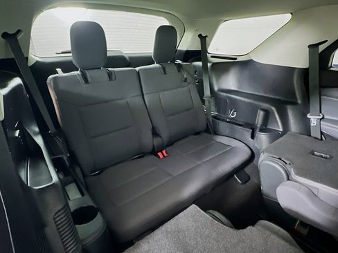 Used 2025 Ford Explorer Active image 30