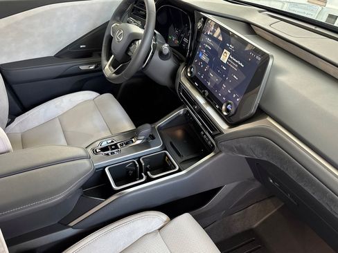 Certified 2026 Lexus TX 550h AWD Plug-In Hybrid w/ Technology Package image 20