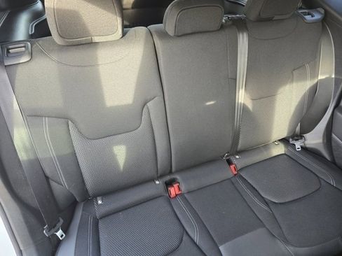 Used 2023 Jeep Renegade Latitude w/ Premium Group image 29