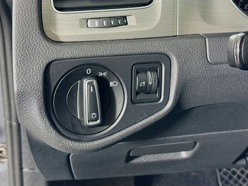 Used 2017 Volkswagen Golf S image 10