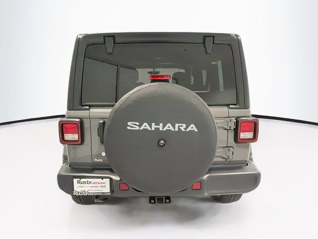 Used 2018 Jeep Wrangler Unlimited Sahara AWD/4WD image 6